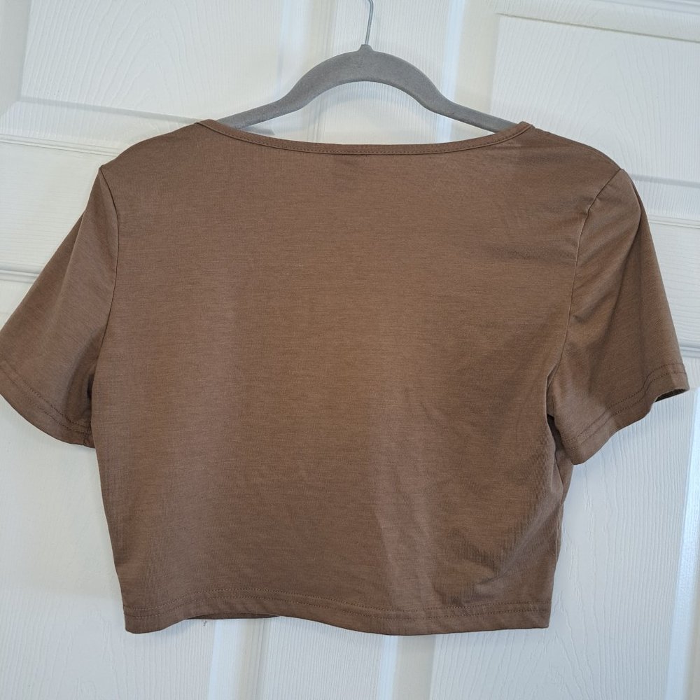 ROMWE Brown Scoop Neck Crop Top Tee Size Large - Picture 2 of 3